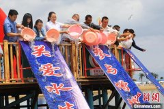 4萬(wàn)尾扁吻魚(yú)放流博斯騰湖西寧環(huán)保公司